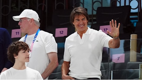 Le Olimpiadi di Tom Cruise: l'attore è protagonista sugli spalti a Parigi 2024