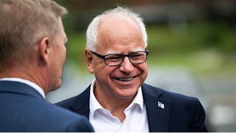 Tim Walz, chi è il candidato alla vicepresidenza scelto da Kamala Harris