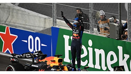 F1: Verstappen campione del mondo per la quarta volta. Gara a Russell