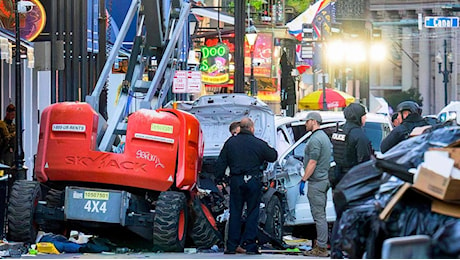 Auto con la bandiera Isis sulla folla. Veterano fa strage a New Orleans