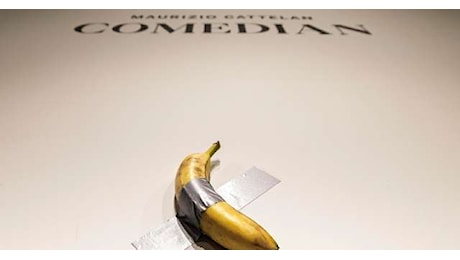 Oltre sei milioni da Sotheby's per la banana di Cattelan