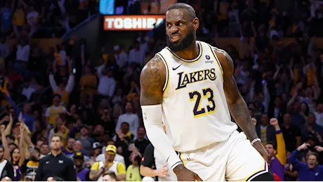 LeBron James è disponibile a ridursi lo stipendio se i Lakers prenderanno una di queste 3 stelle