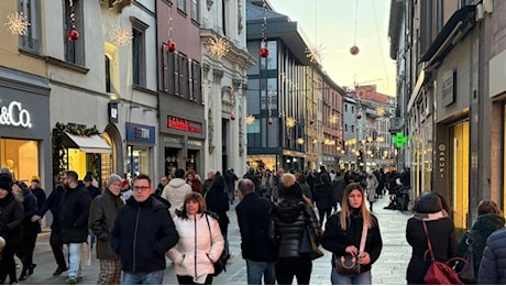 Natale Bergamo, la caccia al regalo utile tra web e negozi fisici. Vince il cesto di primizie23 dic 2024