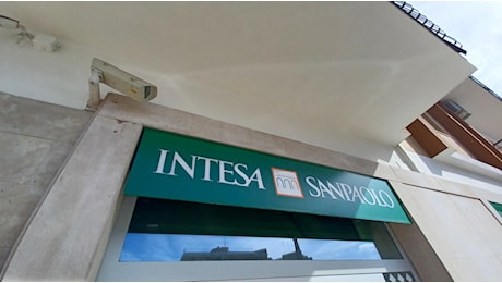 Intesa Sanpaolo indagata per i conti spiati dal suo ex dipendente