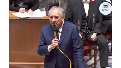 Il governo zombie di François Bayrou