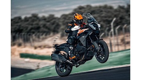 KTM 1390 Super Adventure S: 173 CV e sospensioni elettroniche | Dueruote