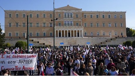 Indietro di decenni. Le reazioni alla settimana di lavoro di sei giorni in Grecia