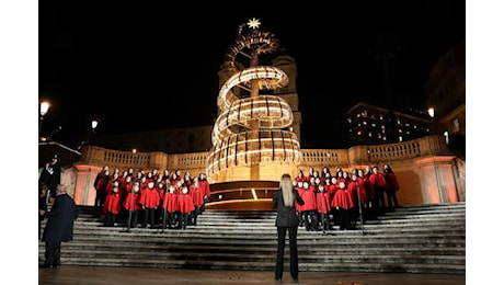 A Roma Piazza di Spagna si accende con l'albero di Bulgari