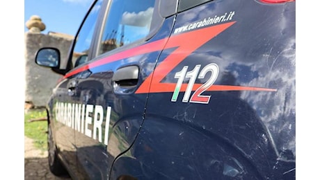 Rissa in strada tra cognati con bastoni e coltelli dopo la morte della suocera: denunciati