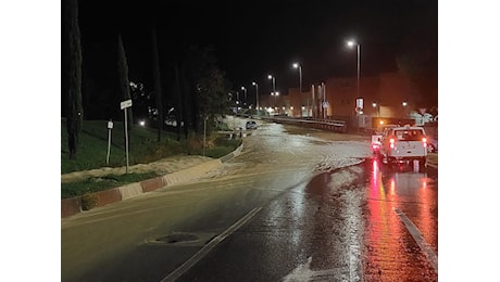 Maltempo a Siena: strade e binari allagati, case senza luce e piccoli smottamenti