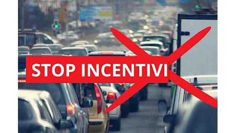 Incentivi auto addio, il Governo chiude i rubinetti: scordati di comprare l'auto nuova | Ti tieni il vecchio catorcio