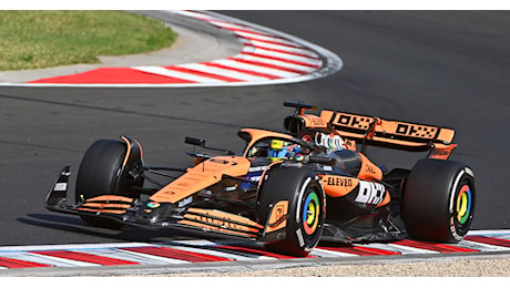 McLaren, doppietta ad alta tensione: prima vittoria per Piastri, Norris secondo