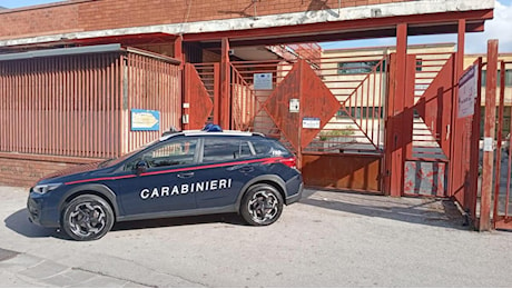 Castellammare, scuola blindata dopo le botte alla prof: i carabinieri presidieranno l'ingresso