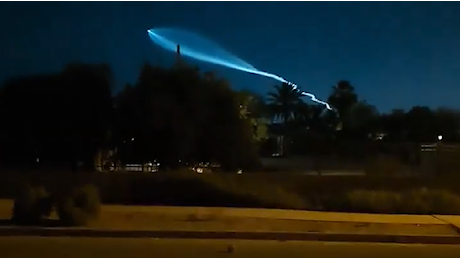 Il razzo Falcon 9 di SpaceX illumina il cielo sopra Phoenix