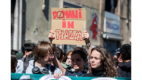 Scuola, sciopero 15 novembre: studenti in piazza in tutta Italia