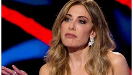 Io lo faccio dappertutto: Francesca Fagnani non si trattiene | Va bene anche davanti ai passanti