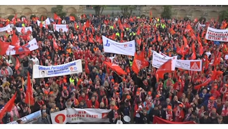 IL VIDEO. Volkswagen, sindacato Ig Metall protesta in piazza per rischio chiusure