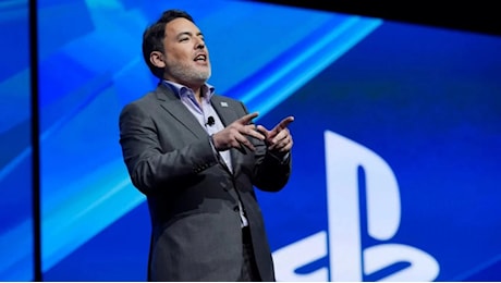 Gli AA non esistono più per l'ex-Sony Shawn Layden: è tutto un estremo, o AAA o indie, ed è un problema