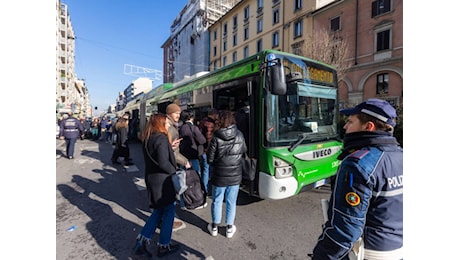 Il garante frena lo sciopero: Solo 4 ore per i trasporti