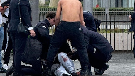 CityLife, giovane colpito due volte con un taglierino: grave in ospedale. L’aggressore è in fuga