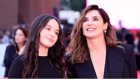 Luisa Ranieri con la figlia Emma alla Festa del Cinema di Roma 2024: a confronto i due look total black