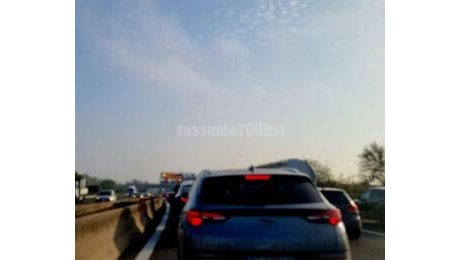 Incendio a seguito di un incidente: morto un uomo in autostrada nel Bolognese