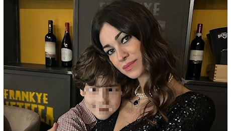 ''Mio figlio recita nel mio ultimo film e va a scuola di musical'': Manuela Arcuri rivela che però il padre del bambino non è contento