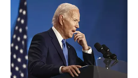 Biden conferma la sua candidatura ma inciampa su numerose gaffe