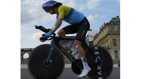 Olimpiadi, la bici di Van Aert per la crono ha due ruote lenticolari. «Ma il manto stradale non è molto bello»
