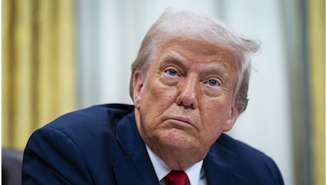 Donald Trump visitato alla Casa Bianca, trovate delle cicatrici: come sta il presidente Usa