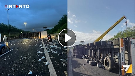 Camion ribaltato sul Raccordo Anulare di Roma: traffico bloccato