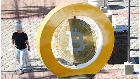 Bitcoin raddoppiati in due anni in Italia, giovani e donne usano i social per investire