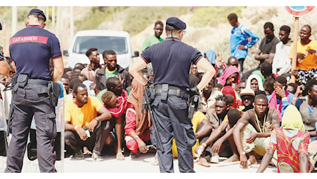 Migranti da Paesi sicuri, la Cassazione smonta le tesi del governo: “Il potere di accertamento del giudice non può essere limitato”