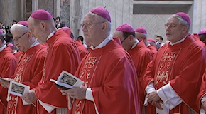 Papa Francesco benedice il Pallio del vescovo di Foggia, Giorgio Ferretti. La cerimonia a Roma