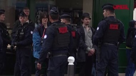 Parigi, polizia ferma attivisti Extinction Rebellion