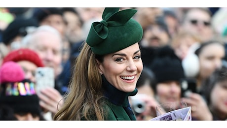 Il look natalizio di Kate Middleton dal fascino british per festeggiare con la royal family