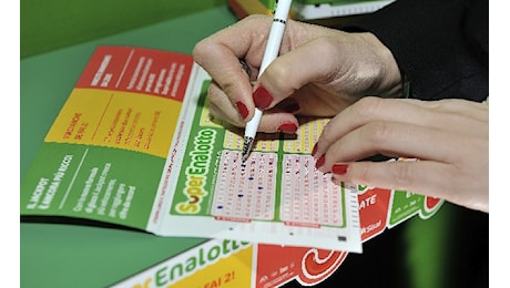 Superenalotto: niente 6, il jackpot sale a 54,5 milioni di euro