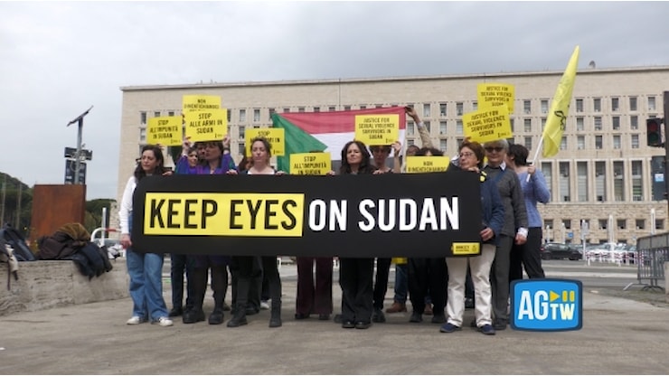 Il flashmob di Amnesty International alla Farnesina contro la guerra in Sudan: «Milioni di persone alla fame» - Corriere della Sera Il flashmob di Amnesty International alla Farnesina contro la guerra in Sudan: «Milioni di persone alla fame» - Corriere della Sera