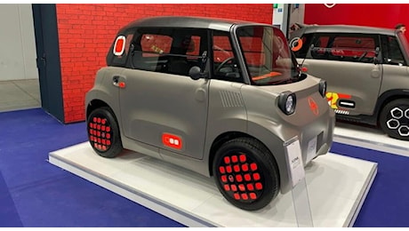 La nuova mobilità di Citroën AMI passa da EICMA 2024. Il quadriciclo francese debutta in Italia con la sua evoluzione