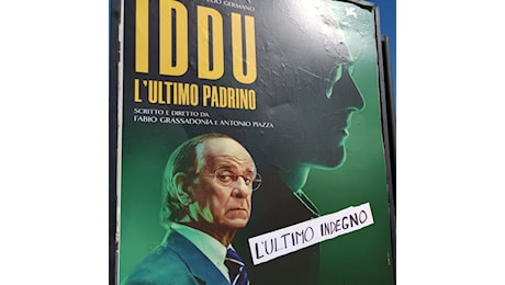 Esce il film Iddu su Messina Denaro, a Isola delle Femmine manifesti del film imbrattati