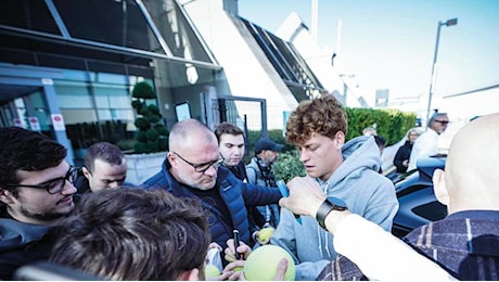 Atp Finals, a Torino è subito Sinner-mania: autografi e selfie (anche in clinica) aspettando il torneo