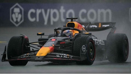 Motori - Formula uno, Verstappen vince in Brasile sotto la pioggia e vede il titolo mondiale