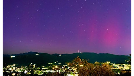 Nei cieli di Bergamo compare l’aurora boreale: le spettacolari foto da Sant’Agostino