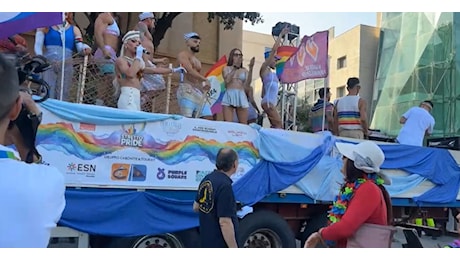 Il Pride colora Messina, in migliaia sfilano per le vie della città | FOTO
