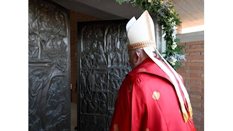 Giubileo, Papa Francesco apre la porta Santa al carcere di Rebibbia: La speranza non delude