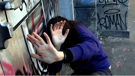 Varese, picchia e violenta 14enne conosciuta sui social: arrestato