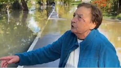 Nonna Silvi in mezzo al disastro: “Un camion di pane sott’acqua. Qui le strade sembrano laghi”