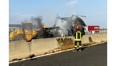 Incidente e incendio in autostrada oggi a Bologna: tragedia nel raccordo tra A1 e A14