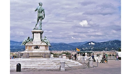 Giornata salute mentale, piazzale Michelangelo si colora di verde