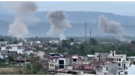 Guerra, Pakistan attacca l'India: 5 morti nel Jammu. Riunito l'organismo di controllo armi atomiche